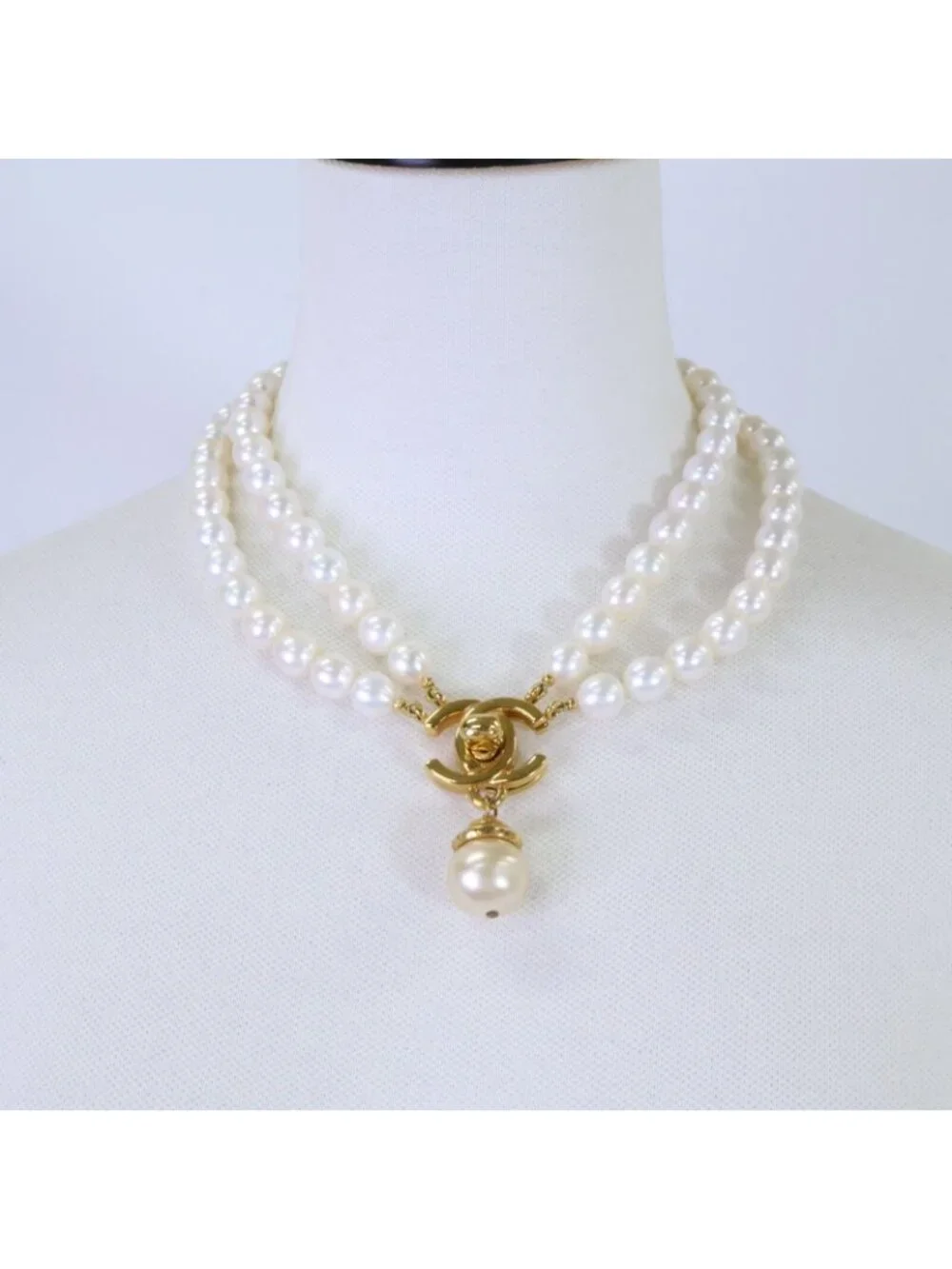 Chanel 96A CC Logo Turnlock Baroque Pearl